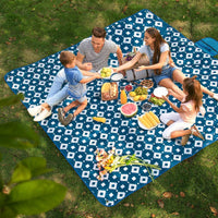Extra Large Waterproof Picnic Blanket 200 × 200 cm with 3 Layers – MeadowRest
