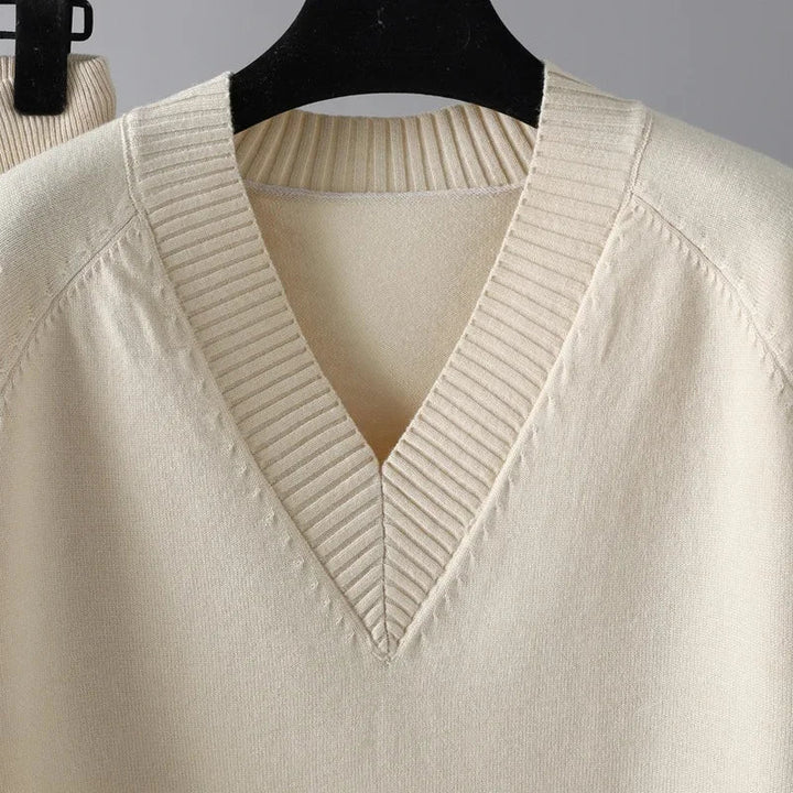 Women's Two-Piece Knit Set with V-Neck Sweater & Trousers – Noelia