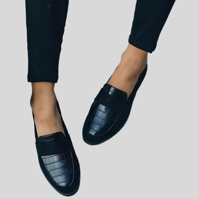 Alliah – Black Glossy Shoes with Patterned Design-4.5-State of Style