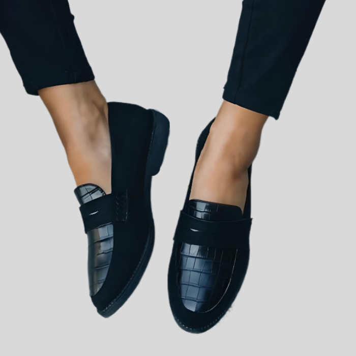 Alliah – Black Glossy Shoes with Patterned Design-4.5-State of Style