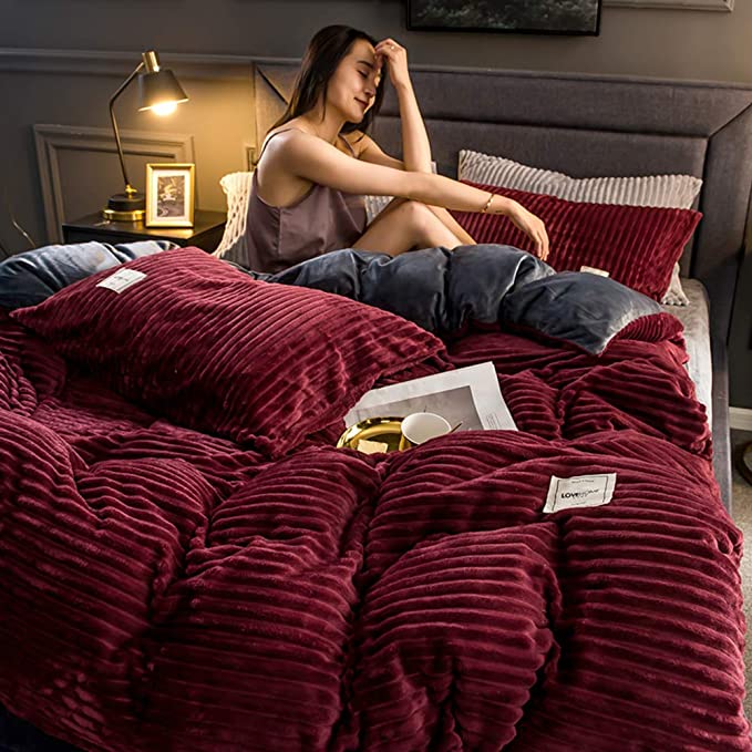 Cozy and Warm Winter Duvet - WinterHaven-Bordeaux-Duvet 150 x 200 cm-State of Style
