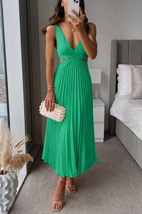 Elegant Pleated Dress with Figure-Flattering Fit – Emilie-Green-S-State of Style