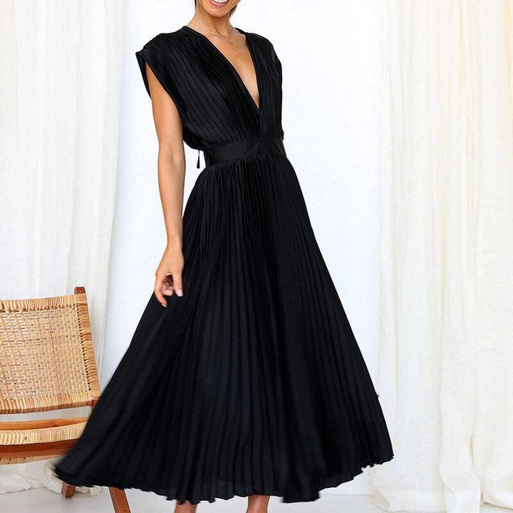 Flowing maxi dress with pleats and a V-neck – Noelle-Black-S-State of Style