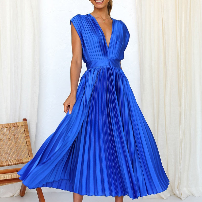 Flowing maxi dress with pleats and a V-neck – Noelle-Blue-S-State of Style