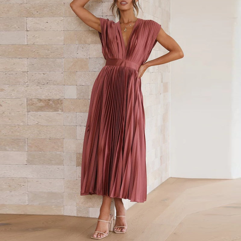 Flowing maxi dress with pleats and a V-neck – Noelle-Brick red-S-State of Style