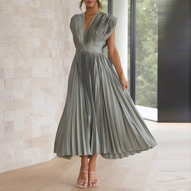 Flowing maxi dress with pleats and a V-neck – Noelle-Gray-S-State of Style