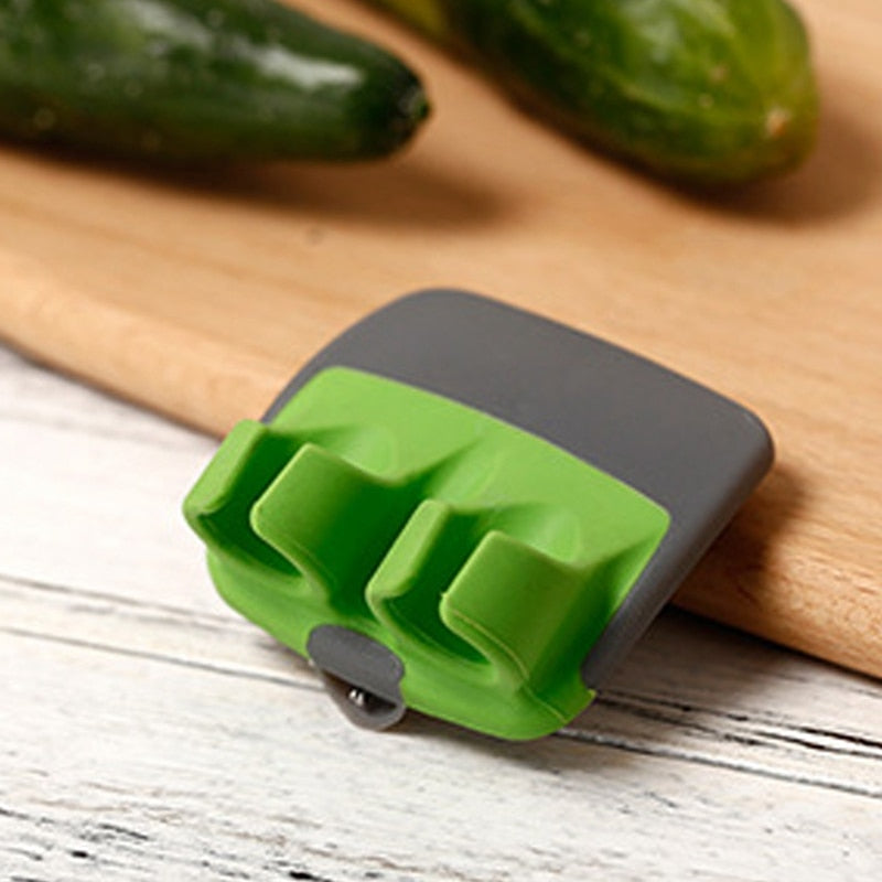 Protective Vegetable Peeler – FingerGuard-Green-State of Style