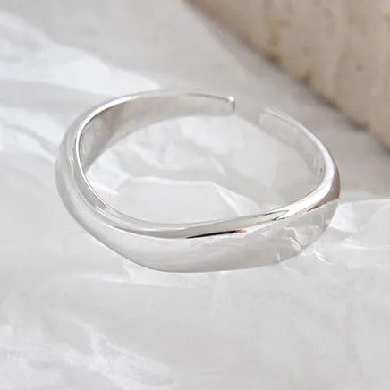 Silver Minimalist Wave Ring | Elegant Jewellery-GOLD-State of Style