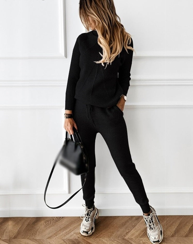 Trendy and Warm Tracksuit - Elara-Black-S-State of Style