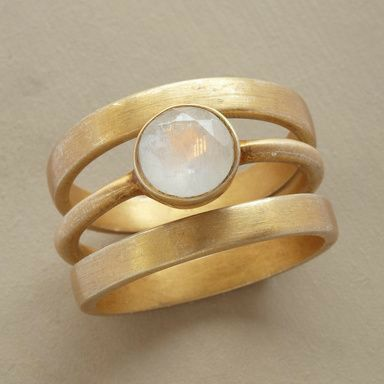 Vintage Gold Ring with Inlaid Moonstone - Noctis-6-State of Style