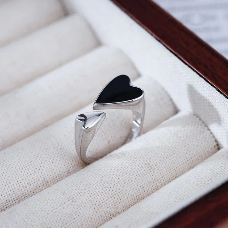 Adjustable Symmetrical Heart Ring – Evelyn