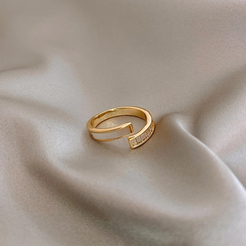 Adjustable Shell Classic Ring | Elegant and Versatile