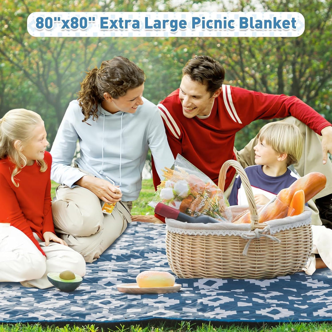 Extra Large Waterproof Picnic Blanket 200 × 200 cm with 3 Layers – MeadowRest