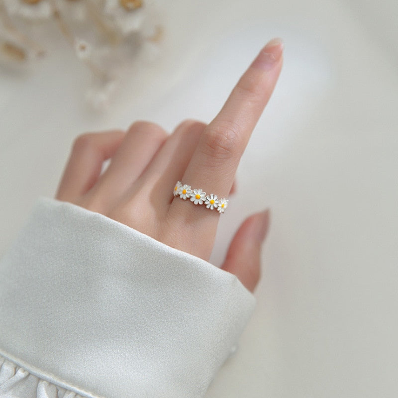 Elegant Daisy Flower Ring | Delicate Floral Jewellery for Women