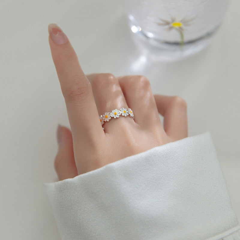 Elegant Daisy Flower Ring | Delicate Floral Jewellery for Women