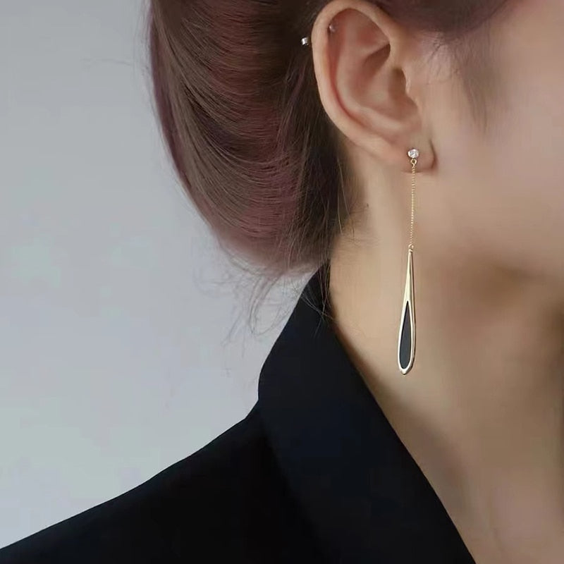 Elegant Black Earrings | Versatile Fashion Statement