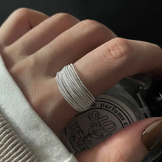 Adjustable Silver Ring with Vintage Detail – Seléna-Style A-State of Style