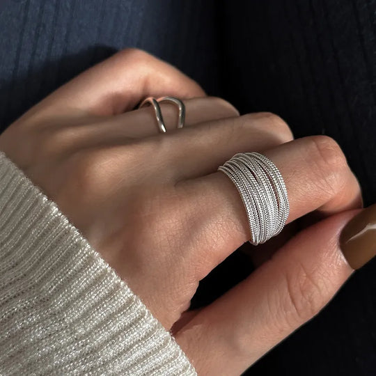 Adjustable Silver Ring with Vintage Detail – Seléna-Style A-State of Style