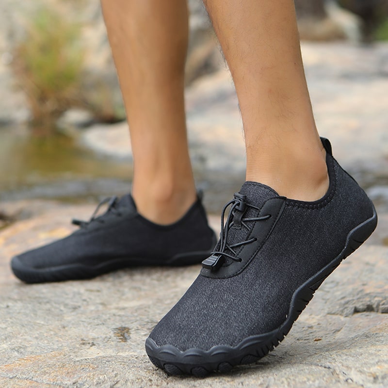 Barefoot sports shoes with non-slip sole – Leonis-Black-3-State of Style