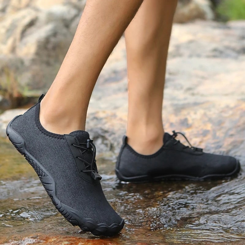 Barefoot sports shoes with non-slip sole – Leonis-Black-5-State of Style