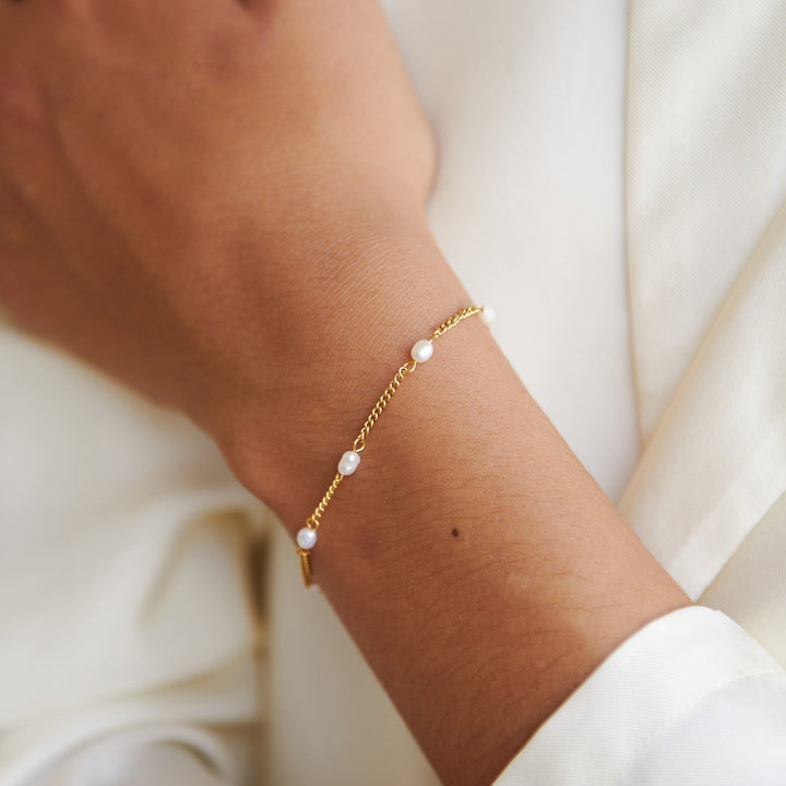 Bracelet with Freshwater Pearls - Amara-Gold-State of Style