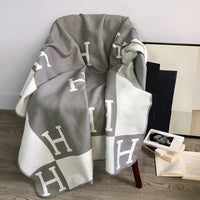 Chic Wool Cashmere Blanket - Isabelle-Black-130x180 cm-State of Style