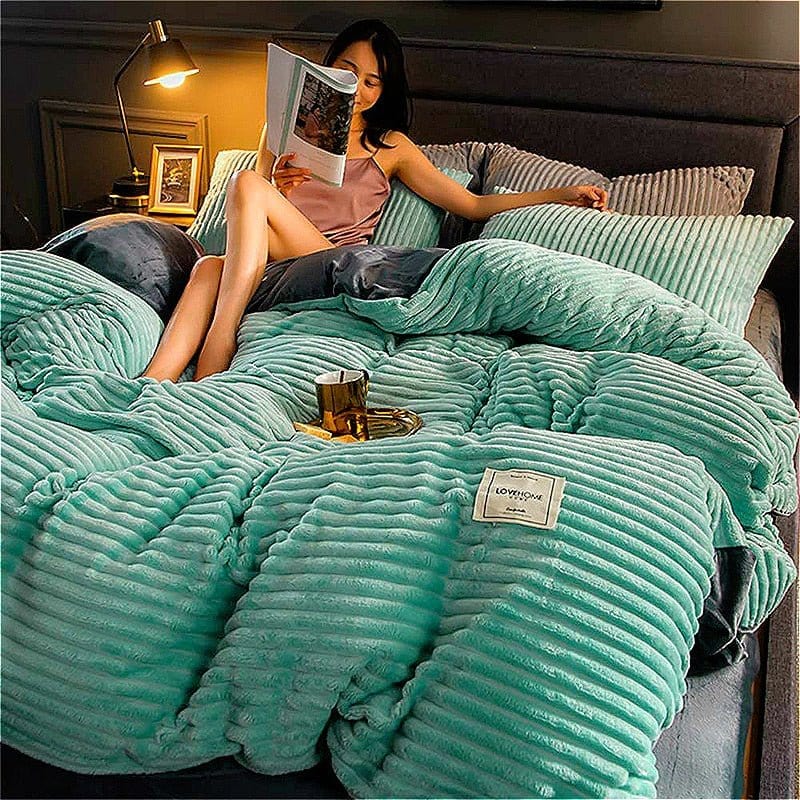 Cozy and Warm Winter Duvet - WinterHaven-Turquoise-Duvet 150 x 200 cm-State of Style
