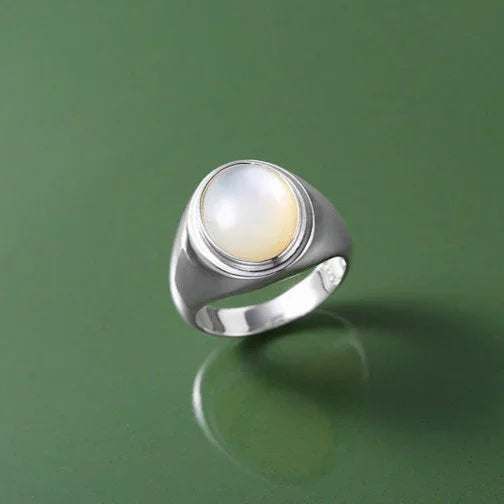 Isla Pinctada Albina Silver Ring