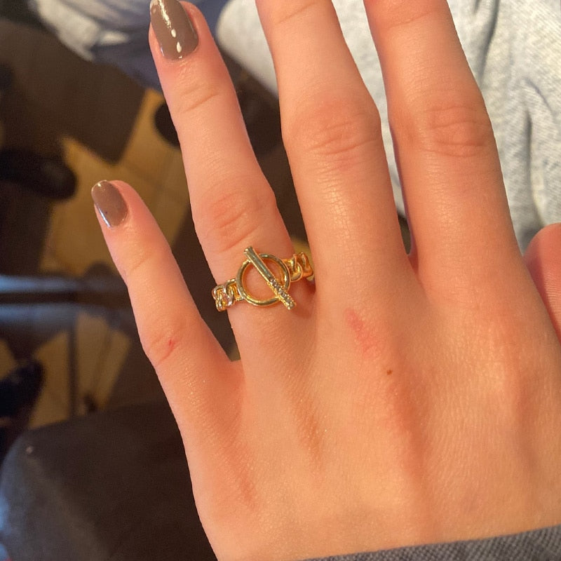 Elegant Interlocking Rings | Timeless Jewellery-State of Style