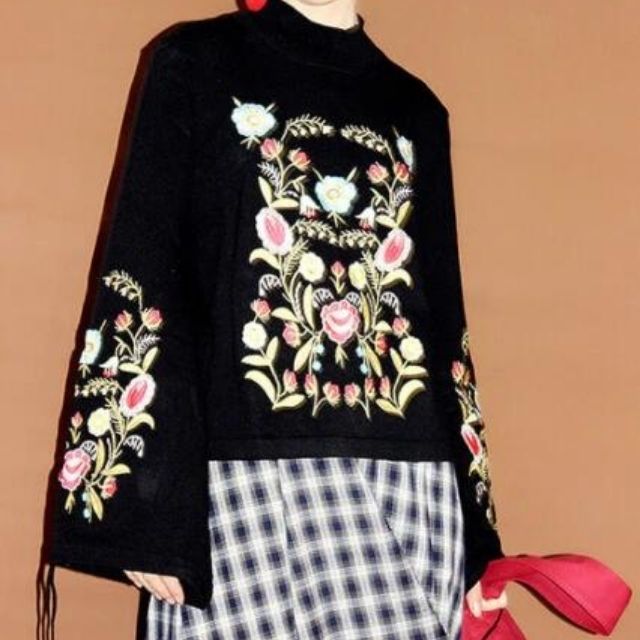 Embroidered Flower Sweater - Alina-Black-XS-State of Style