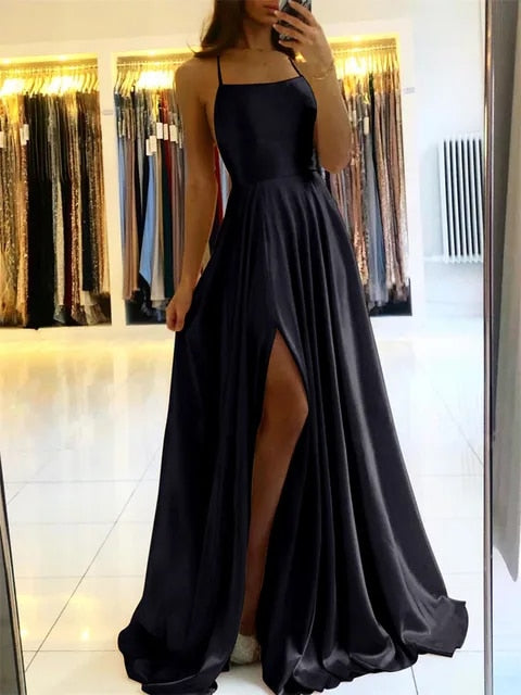 Flowing maxi dress with side slit - Sophie-Black-S-State of Style