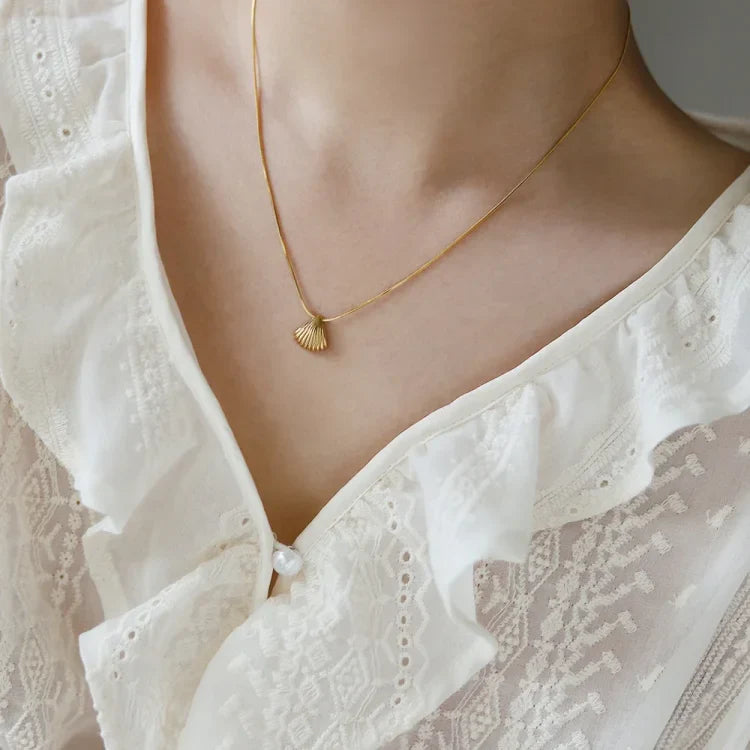 Golden Scallop Shell Floral Necklace – Lilac-State of Style