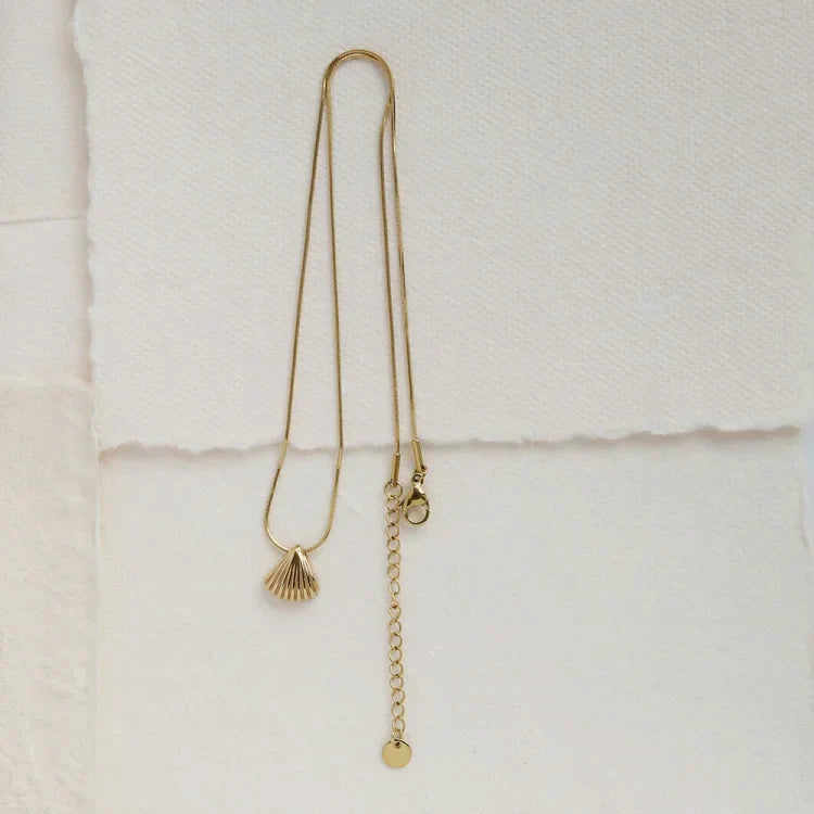 Golden Scallop Shell Floral Necklace – Lilac-State of Style