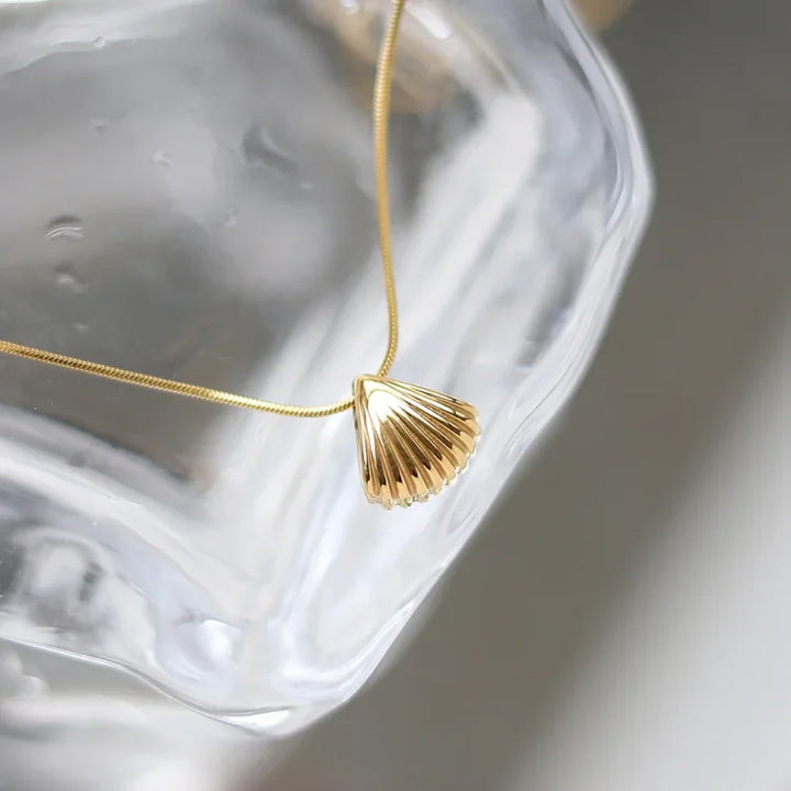 Golden Scallop Shell Floral Necklace – Lilac-State of Style