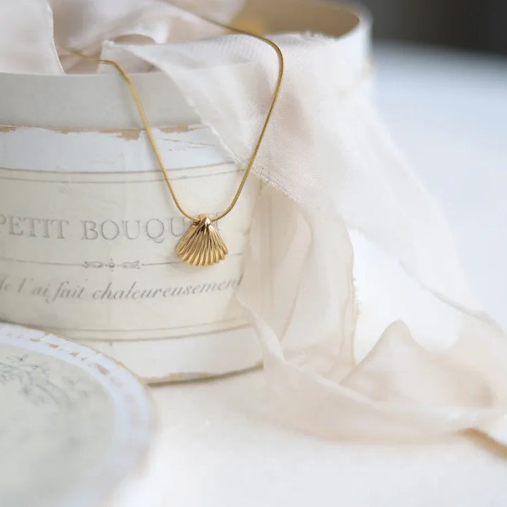 Golden Scallop Shell Floral Necklace – Lilac-State of Style
