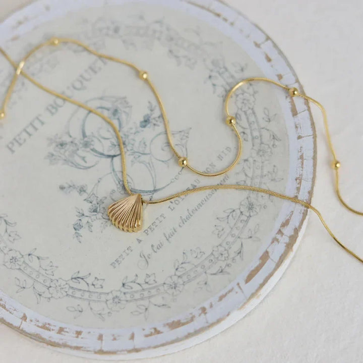 Golden Scallop Shell Floral Necklace – Lilac-State of Style