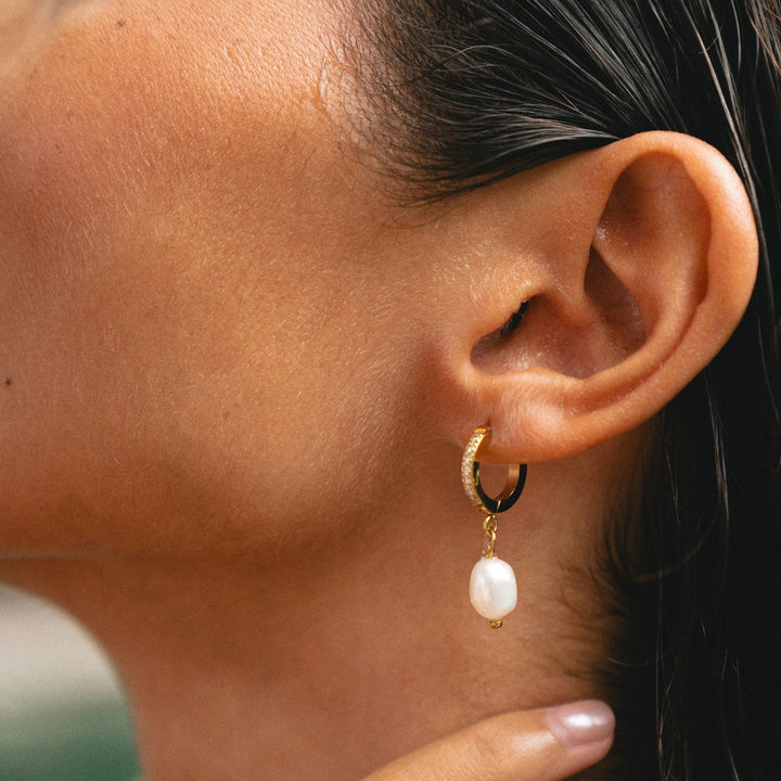Hoops with freshwater pearls - Arina-Gold-State of Style