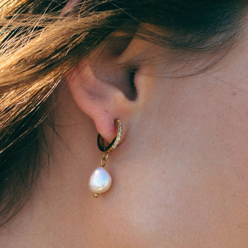 Hoops with freshwater pearls - Arina-Gold-State of Style