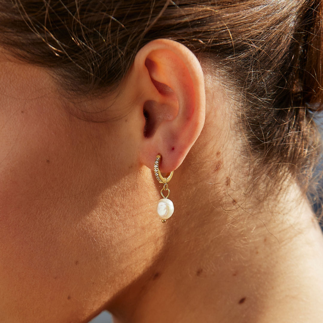 Hoops with freshwater pearls - Arina-Gold-State of Style