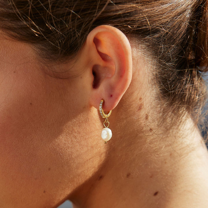 Hoops with freshwater pearls - Arina-Gold-State of Style