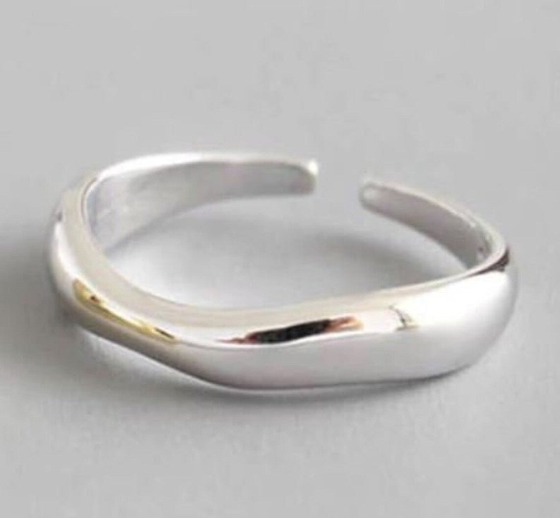 Silver Minimalist Wave Ring | Elegant Jewellery