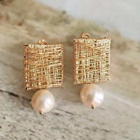 Golden Wire Earrings with Pearls – Felina