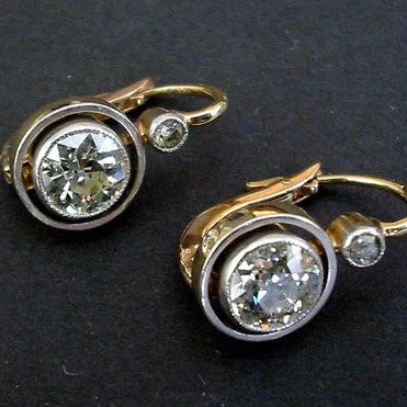 Vintage Gold Earrings with Inlaid Zirconia – Aurelia