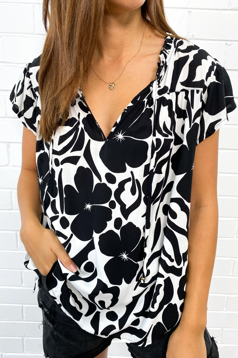 Light Ladies Summer Top – Isaline-White Black-S-State of Style