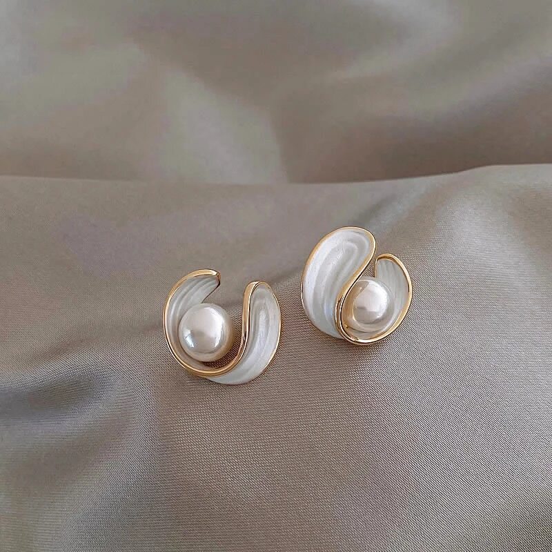Luxurious Earrings with White Opal and Pearl in Gold - Amara-State of Style