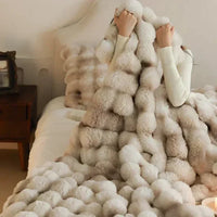 Portable Fluffy Blanket made of Faux Fur - VeluLuxe-White-100x160cm-State of Style