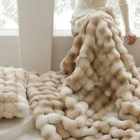 Portable Fluffy Blanket made of Faux Fur - VeluLuxe-White-100x160cm-State of Style