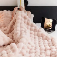 Portable Fluffy Blanket made of Faux Fur - VeluLuxe-White-100x160cm-State of Style