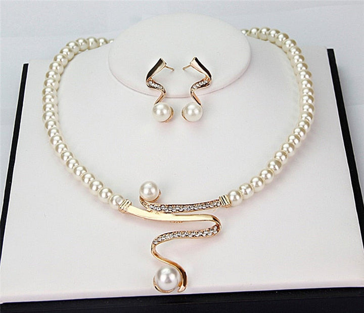 Set of Natural Pearl Necklace and Earrings - Lysanne-State of Style
