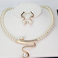 Set of Natural Pearl Necklace and Earrings - Lysanne-State of Style